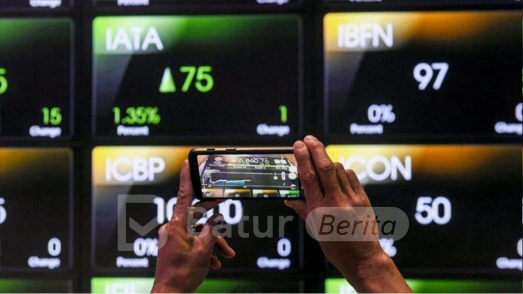 Berbalik Arah, IHSG Sesi I Ditutup Menguat 0,37 Persen