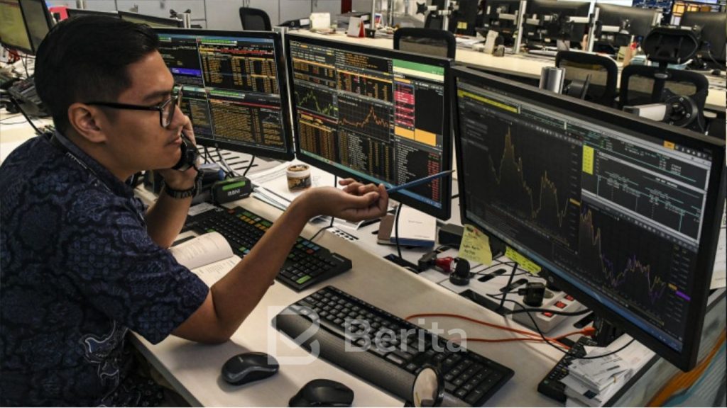 Lanjut Melemah, IHSG Ditutup Turun 0,7 Persen Seiring BI Tahan Suku Bunga