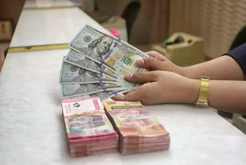 Rupiah vs Dolar AS Hari Ini, Dibayangi Ketidakpastian Tarif AS.