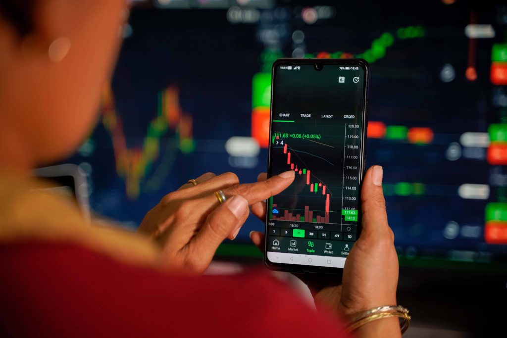 Menilik Peluang Saham Saat Pasar Linglung