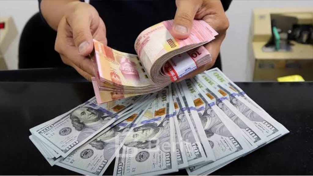 Penerapan Tarif Trump akan Buat Rupiah Terkapar Hingga Rp 17.000 per Dolar