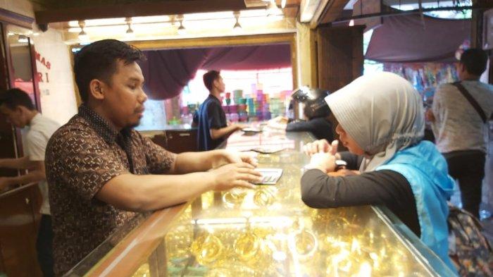 Tren Harga Emas Naik, Emak-Emak Buru Perhiasan