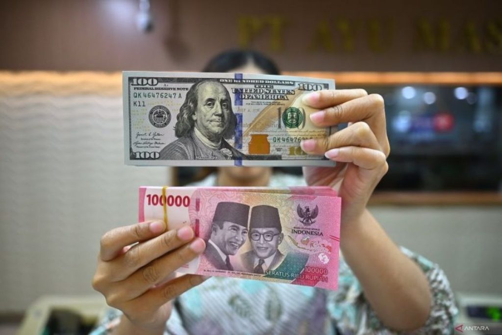 Rupiah vs Dolar AS Hari Ini, Dibayangi Ketegangan Trump-Powell 