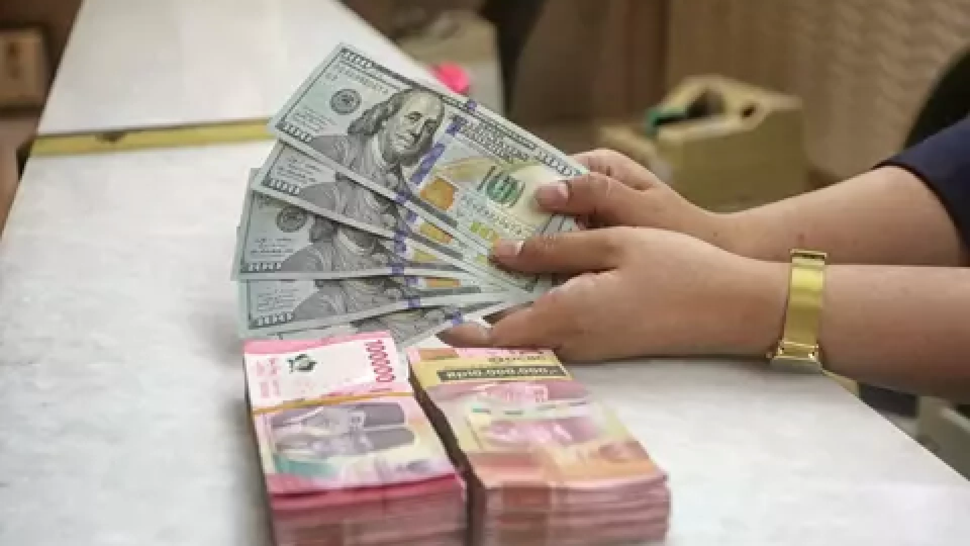 Rupiah vs Dolar AS Hari Ini, Dibayangi Ketidakpastian Tarif AS.