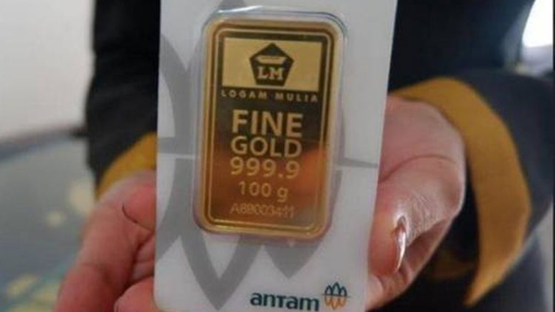 Harga Emas Antam (ANTM) Hari Ini Jatuh Dalam
