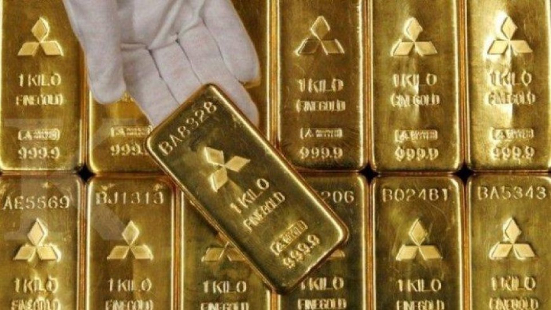 Harga Emas Antam (ANTM) Hari Ini Turun Parah