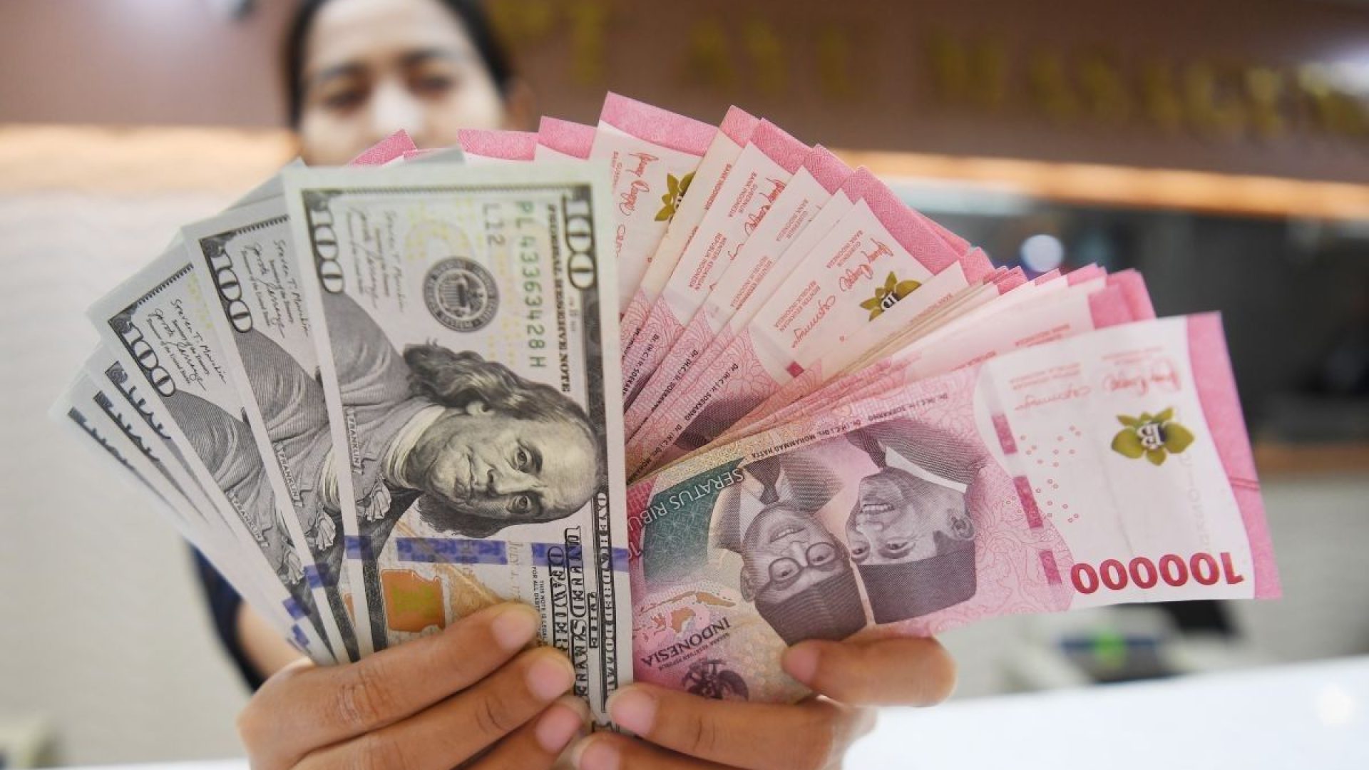 Rupiah vs Dolar AS Hari Ini, Dihantui Ketidakpastian Tarif AS 